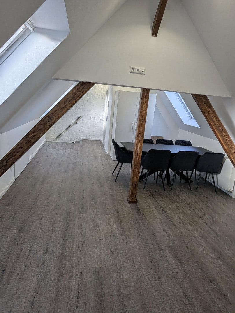 Prenájom bytu 4-izbový 105 m², Luxemburger Str.259, Köln, Severné Porýnie - Westfálsko Prenájom bytu 4-izbový 105 m², Luxemburger Str.259, Köln, Severné Porýnie - Westfálsko