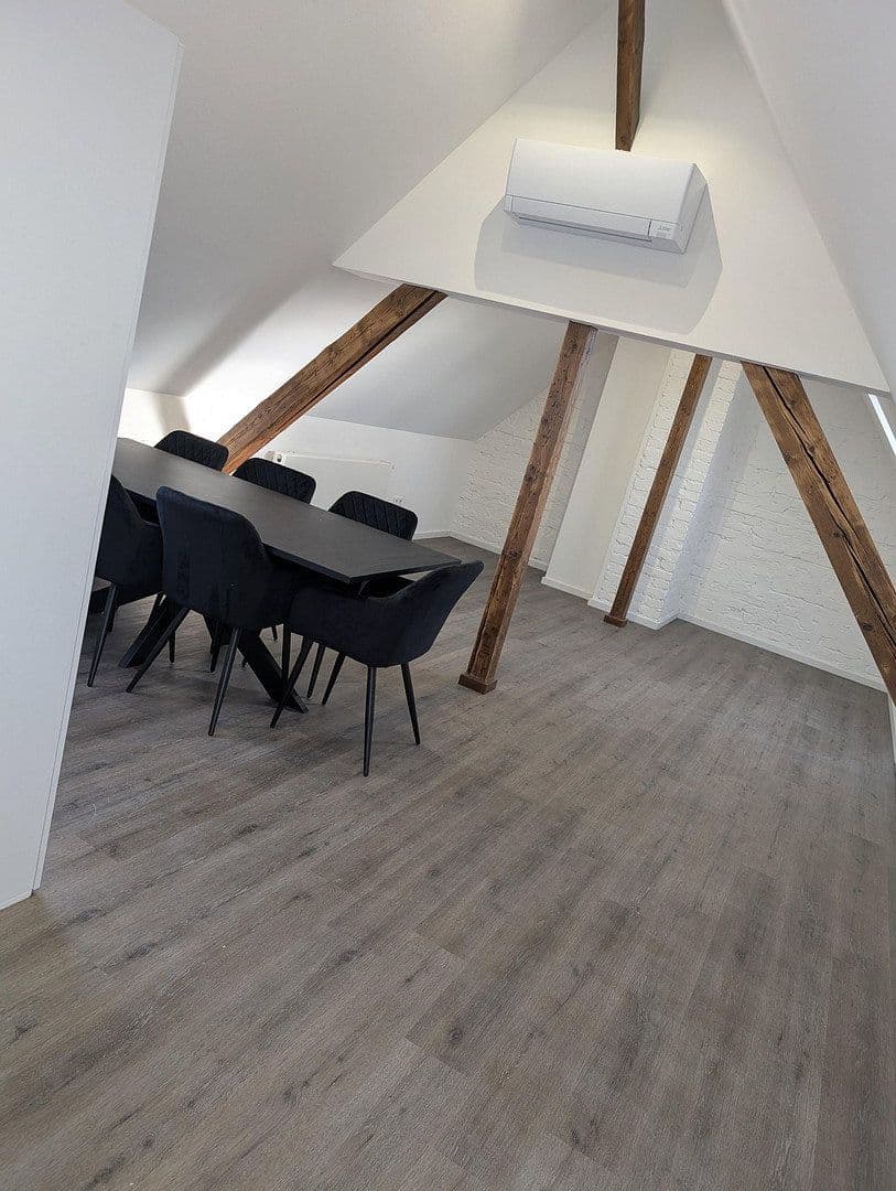 Prenájom bytu 4-izbový 105 m², Luxemburger Str.259, Köln, Severné Porýnie - Westfálsko Prenájom bytu 4-izbový 105 m², Luxemburger Str.259, Köln, Severné Porýnie - Westfálsko