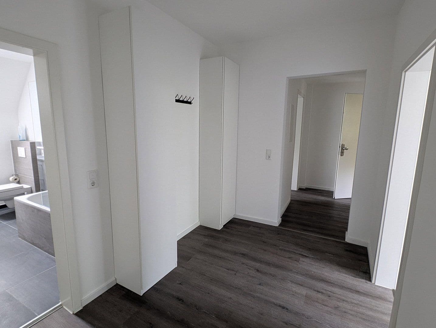 Prenájom bytu 4-izbový 105 m², Luxemburger Str.259, Köln, Severné Porýnie - Westfálsko Prenájom bytu 4-izbový 105 m², Luxemburger Str.259, Köln, Severné Porýnie - Westfálsko