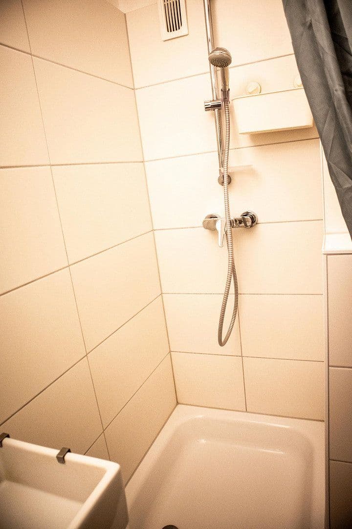 Prenájom bytu 1-izbový 26 m², Alte Rathausstraße 7A, Laatzen, Dolné Sasko Prenájom bytu 1-izbový 26 m², Alte Rathausstraße 7A, Laatzen, Dolné Sasko