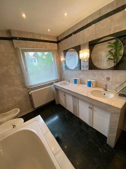Predaj domu 220 m², pozemek 1.041 m², Berlin, Berlín Predaj domu 220 m², pozemek 1.041 m², Berlin, Berlín