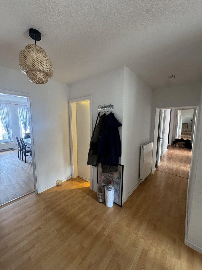 Prenájom bytu 4-izbový 135 m², Neuss, Severné Porýnie - Westfálsko Prenájom bytu 4-izbový 135 m², Neuss, Severné Porýnie - Westfálsko
