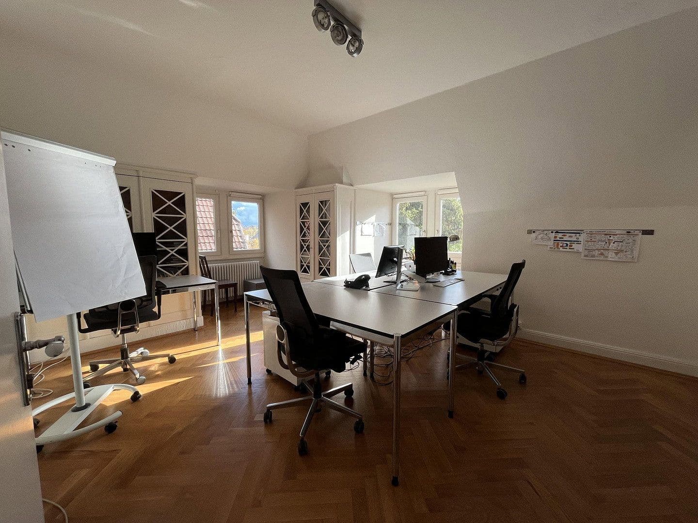 Prenájom kancelárie 20 m², Stuttgart, Bádensko-Wurttembersko Prenájom kancelárie 20 m², Stuttgart, Bádensko-Wurttembersko