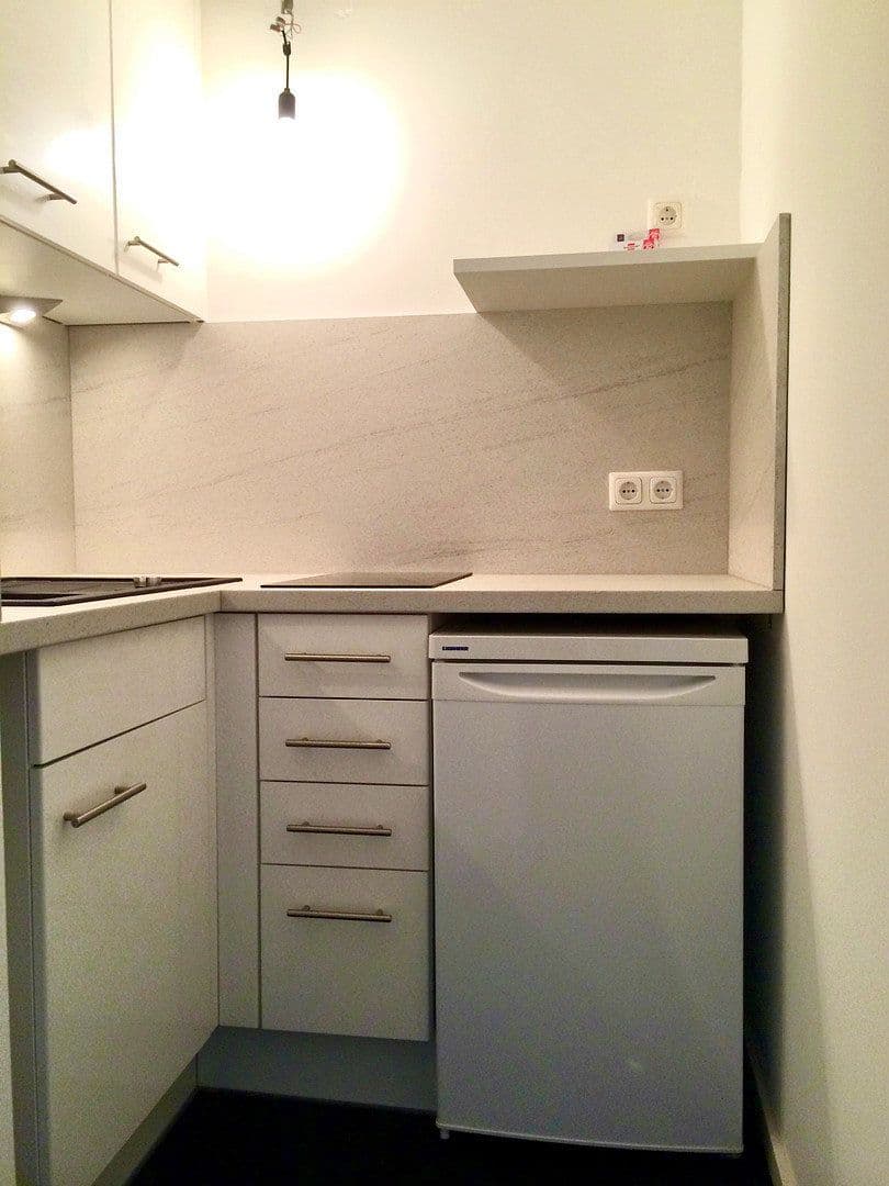 Prenájom bytu 1-izbový 38 m², Isartalstr 47, München, Bavorsko Prenájom bytu 1-izbový 38 m², Isartalstr 47, München, Bavorsko