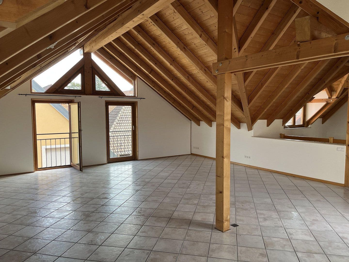 Prenájom bytu 2-izbový 125 m², Ehrenkirchen, Bádensko-Wurttembersko Prenájom bytu 2-izbový 125 m², Ehrenkirchen, Bádensko-Wurttembersko