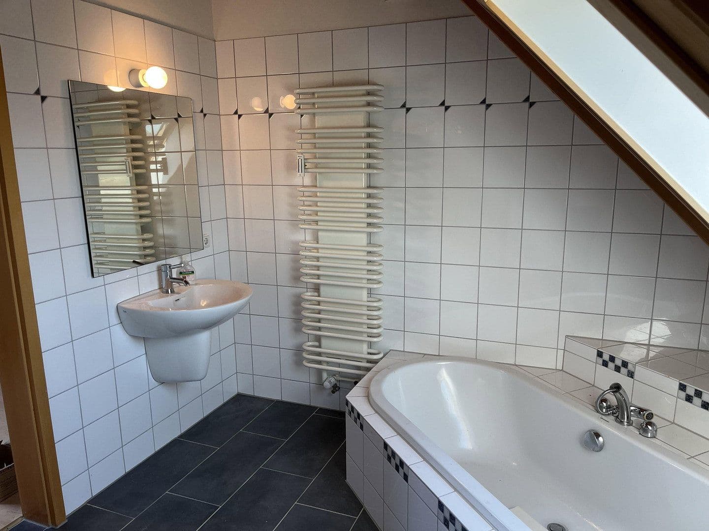 Prenájom bytu 2-izbový 125 m², Ehrenkirchen, Bádensko-Wurttembersko Prenájom bytu 2-izbový 125 m², Ehrenkirchen, Bádensko-Wurttembersko