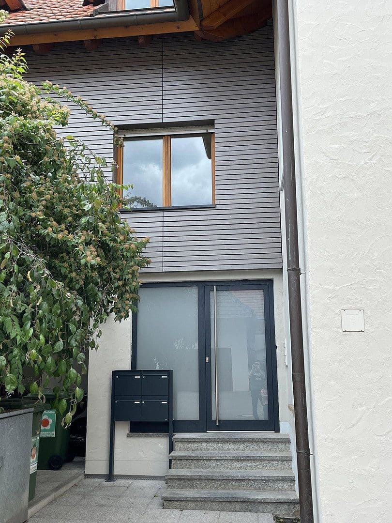 Prenájom bytu 2-izbový 125 m², Ehrenkirchen, Bádensko-Wurttembersko Prenájom bytu 2-izbový 125 m², Ehrenkirchen, Bádensko-Wurttembersko