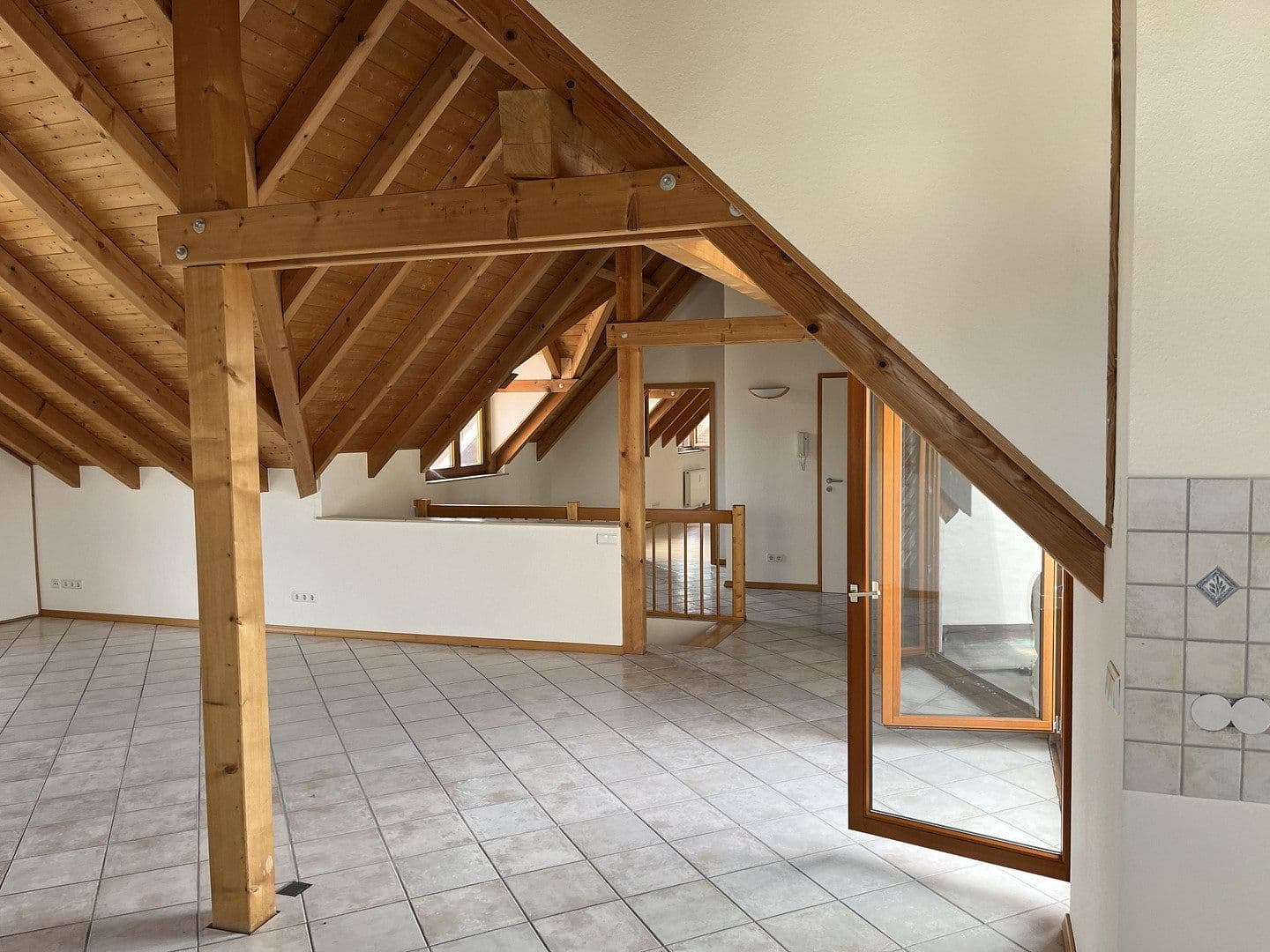 Prenájom bytu 2-izbový 125 m², Ehrenkirchen, Bádensko-Wurttembersko Prenájom bytu 2-izbový 125 m², Ehrenkirchen, Bádensko-Wurttembersko