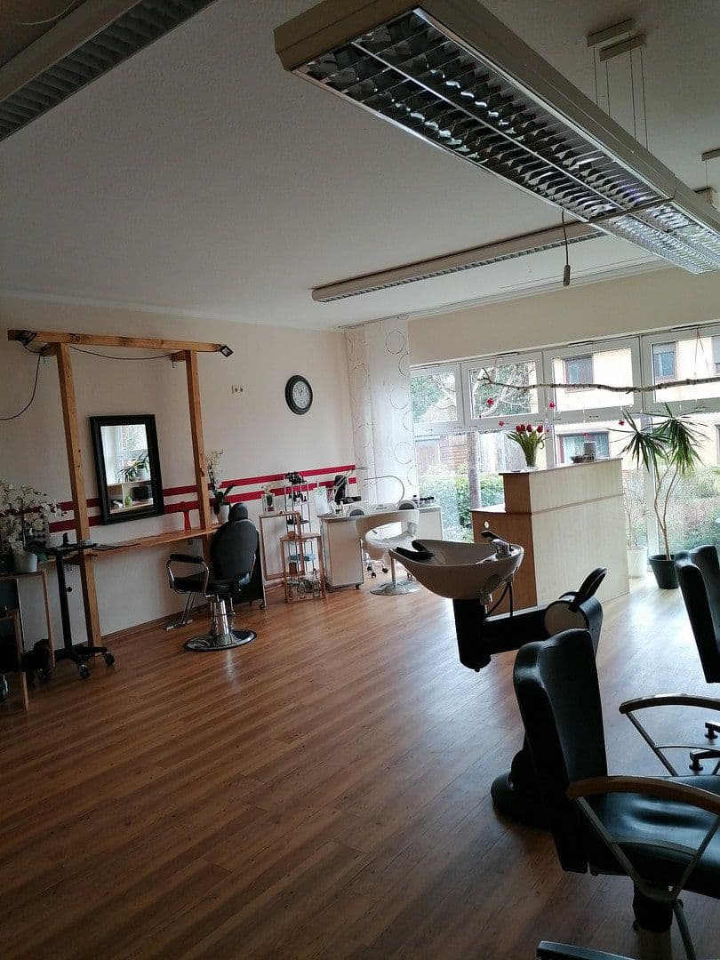 Prenájom nebytového priestoru 60 m², Dorfstraße 12, Henstedt-Ulzburg, Šlezvicko-Holštajnsko Prenájom nebytového priestoru 60 m², Dorfstraße 12, Henstedt-Ulzburg, Šlezvicko-Holštajnsko