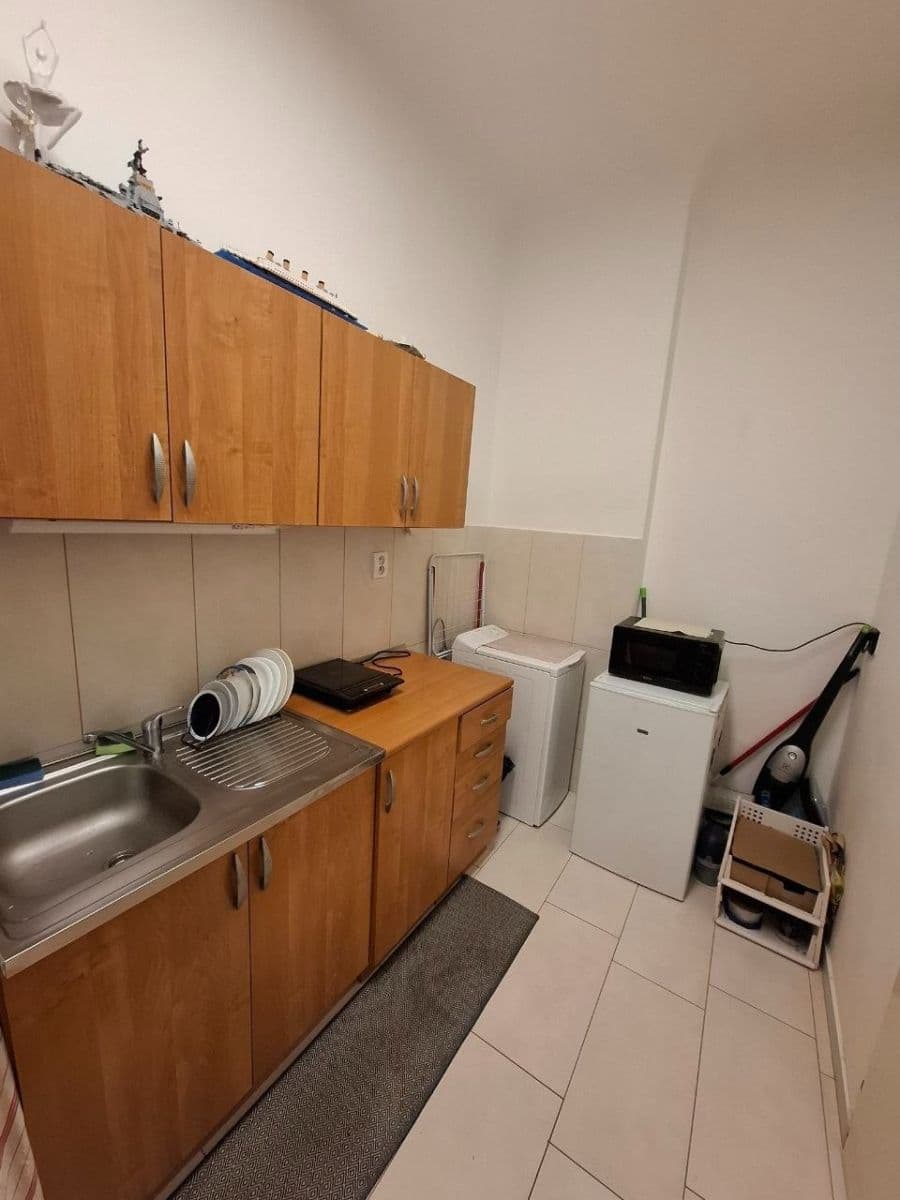 Prenájom bytu 1-izbový 25 m², Újezd, Praha, Praha Prenájom bytu 1-izbový 25 m², Újezd, Praha, Praha