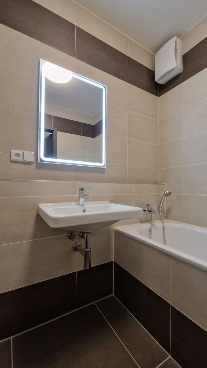 Prenájom bytu 2-izbový 55 m², Studentská, Plzeň, Plzeňský kraj Prenájom bytu 2-izbový 55 m², Studentská, Plzeň, Plzeňský kraj