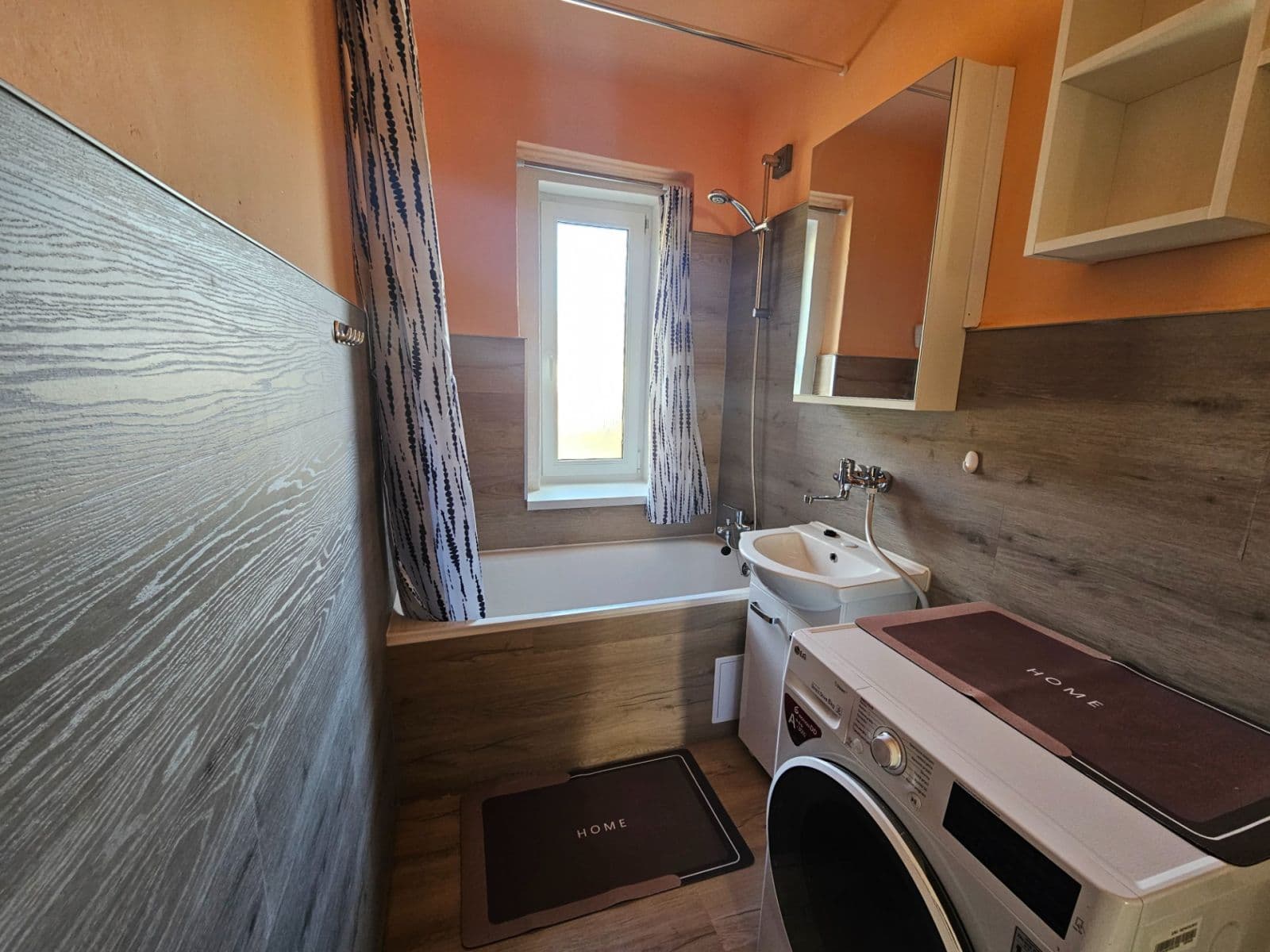 Prenájom bytu 4-izbový 85 m², Na Zvonku, Liberec, Liberecký kraj Prenájom bytu 4-izbový 85 m², Na Zvonku, Liberec, Liberecký kraj