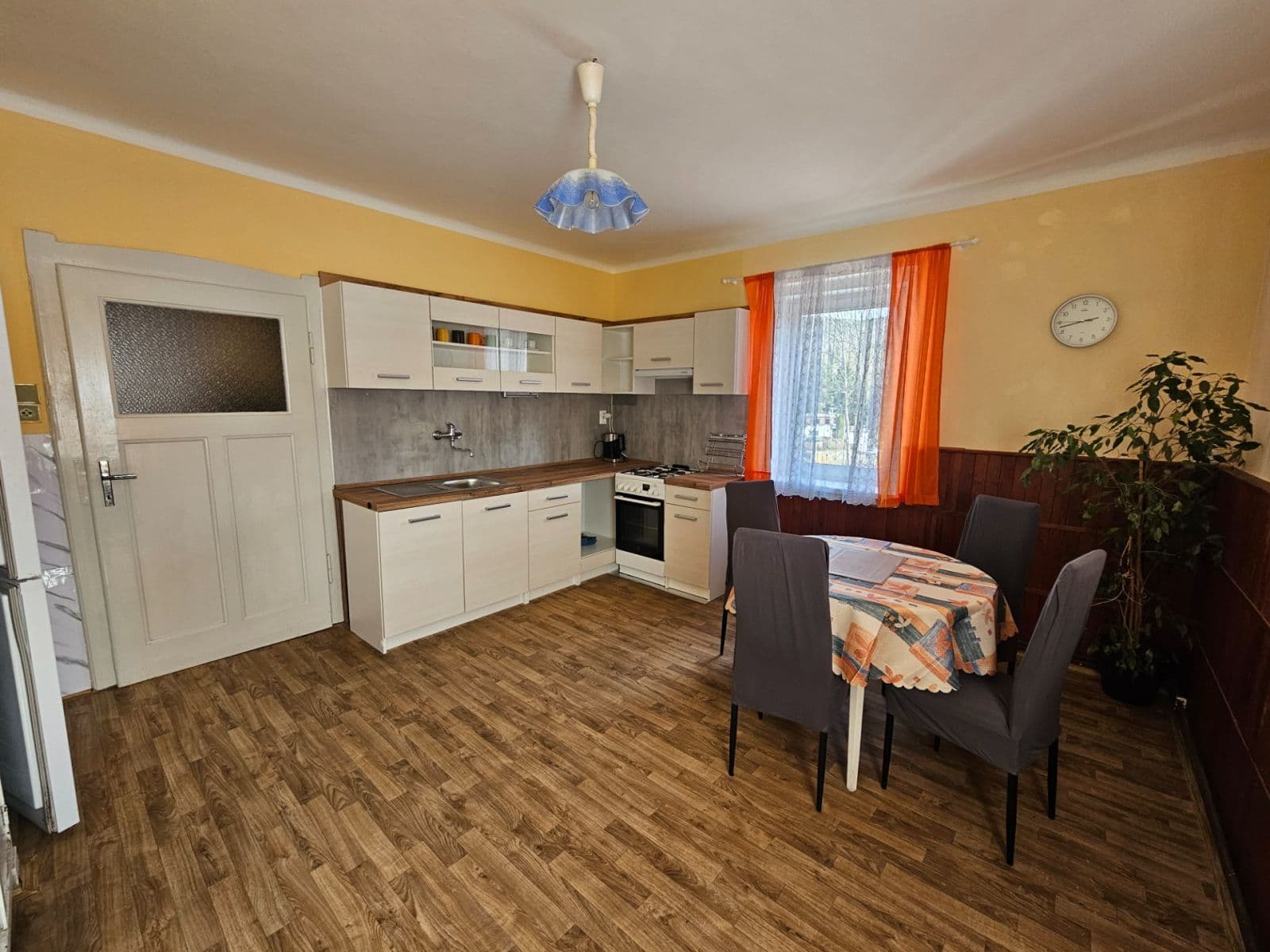 Prenájom bytu 4-izbový 85 m², Na Zvonku, Liberec, Liberecký kraj Prenájom bytu 4-izbový 85 m², Na Zvonku, Liberec, Liberecký kraj