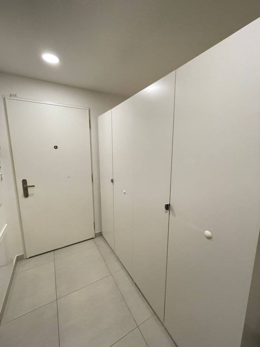 Prenájom bytu 1-izbový 40 m², Vojenova, Praha, Praha Prenájom bytu 1-izbový 40 m², Vojenova, Praha, Praha