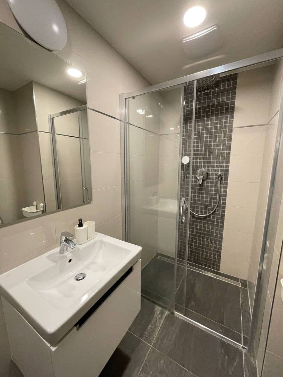 Prenájom bytu 1-izbový 40 m², Vojenova, Praha, Praha Prenájom bytu 1-izbový 40 m², Vojenova, Praha, Praha