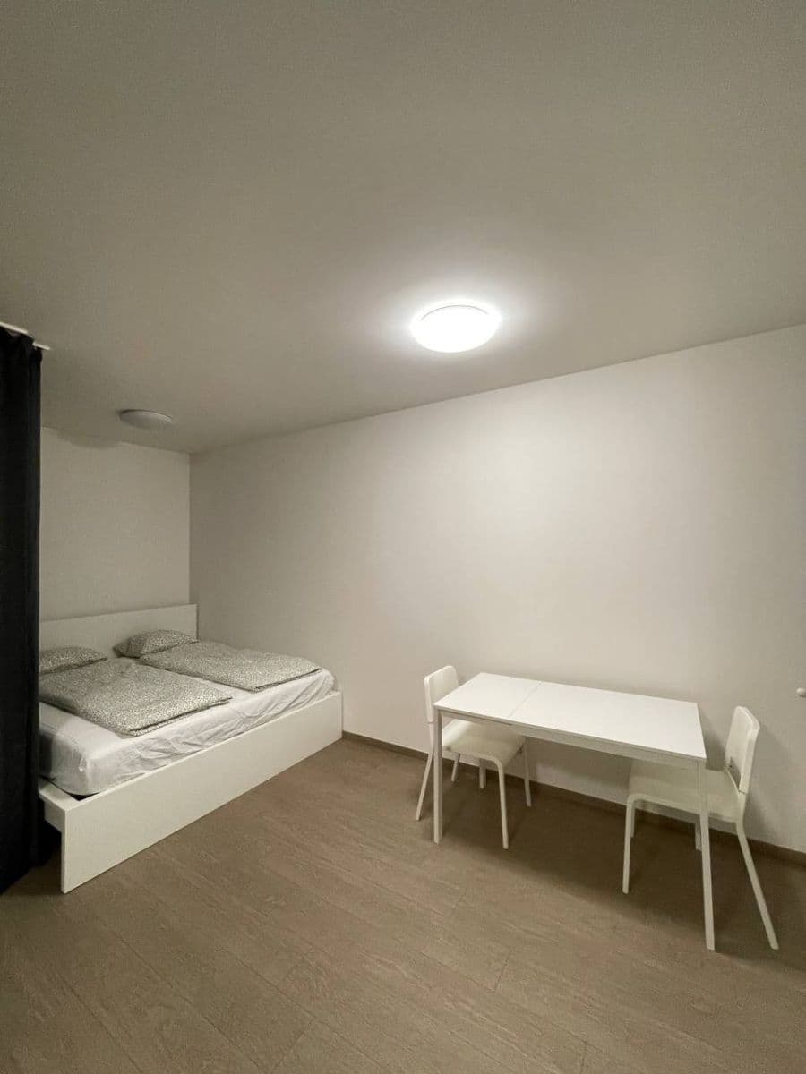 Prenájom bytu 1-izbový 40 m², Vojenova, Praha, Praha Prenájom bytu 1-izbový 40 m², Vojenova, Praha, Praha