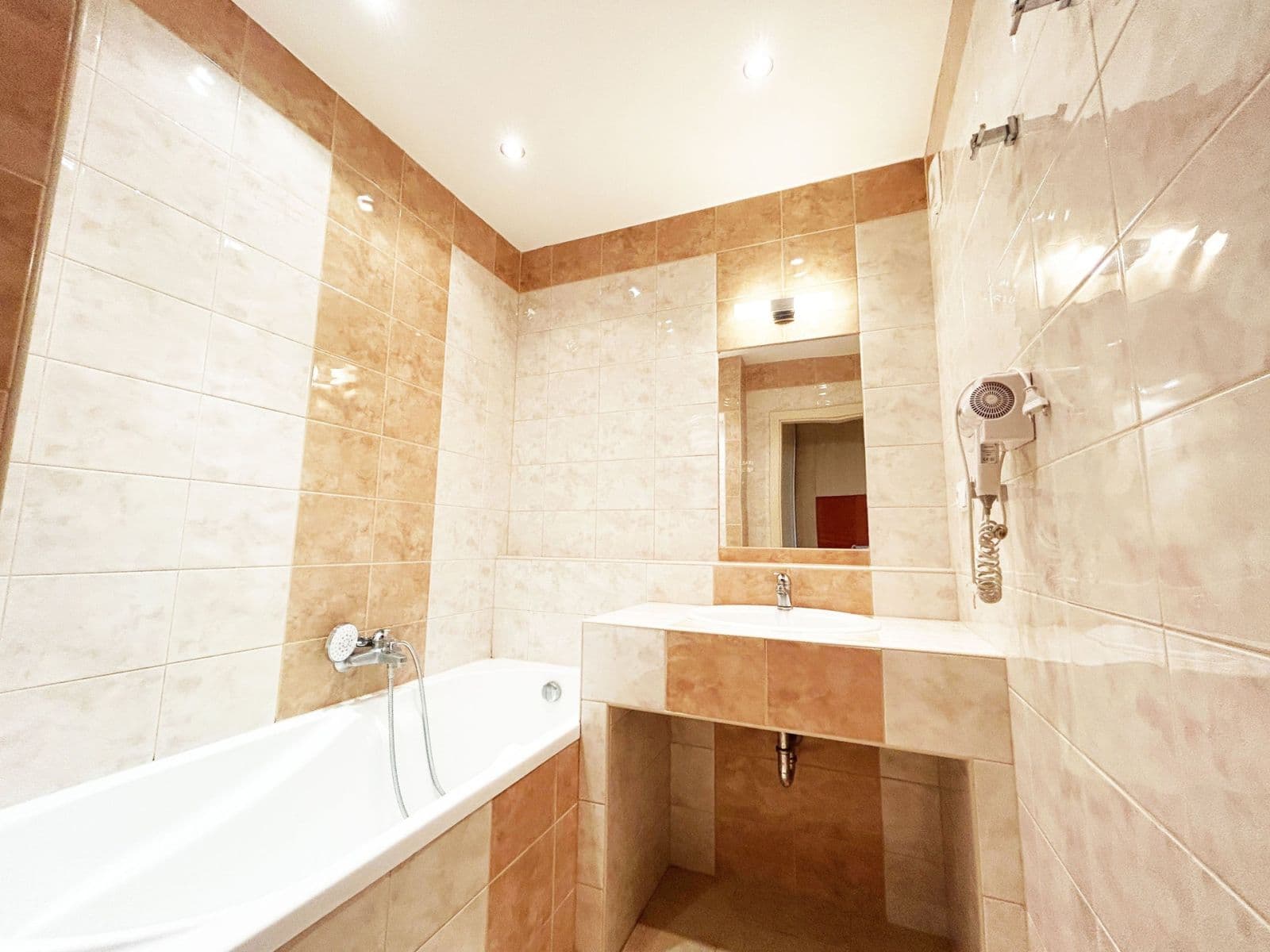Prenájom bytu 3-izbový 78 m², Pšenčíkova, Praha, Praha Prenájom bytu 3-izbový 78 m², Pšenčíkova, Praha, Praha