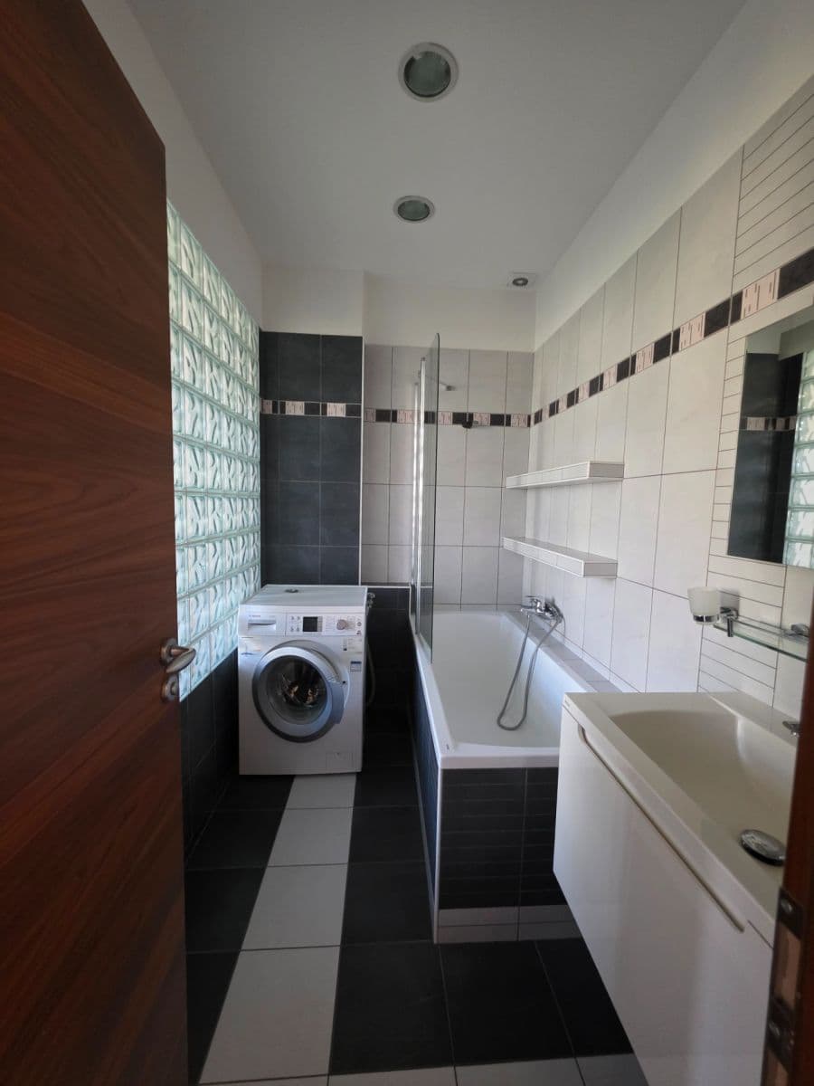 Prenájom bytu 2-izbový 42 m², Janovského, Praha, Praha Prenájom bytu 2-izbový 42 m², Janovského, Praha, Praha