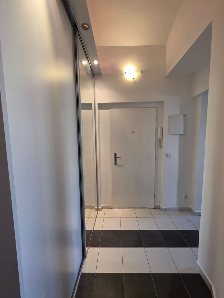 Prenájom bytu 2-izbový 42 m², Janovského, Praha, Praha Prenájom bytu 2-izbový 42 m², Janovského, Praha, Praha