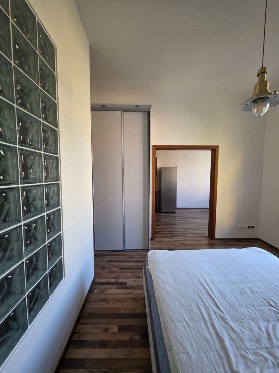 Prenájom bytu 2-izbový 42 m², Janovského, Praha, Praha Prenájom bytu 2-izbový 42 m², Janovského, Praha, Praha