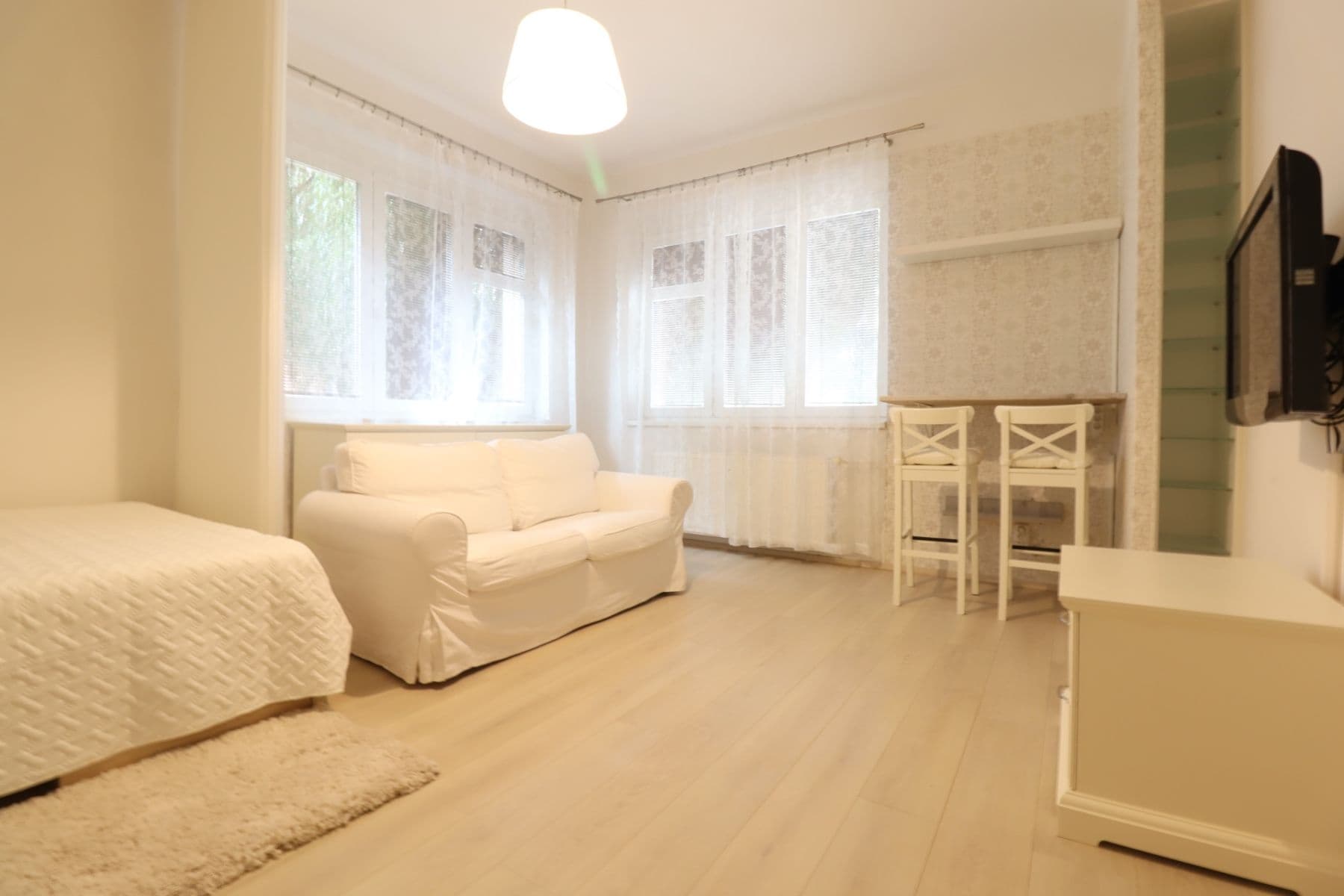 Prenájom bytu 1-izbový 37 m², Mládeže, Praha, Praha Prenájom bytu 1-izbový 37 m², Mládeže, Praha, Praha