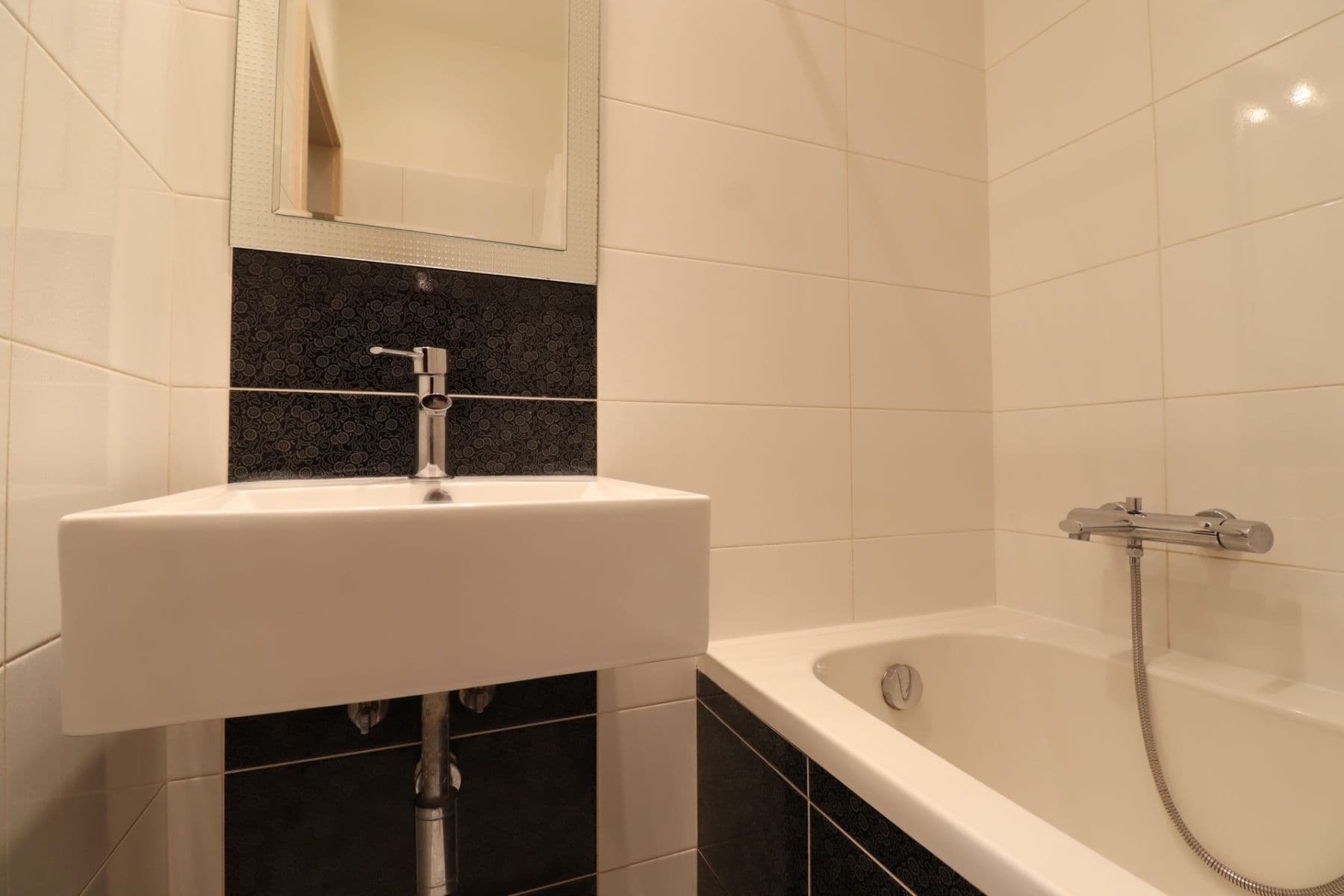 Prenájom bytu 1-izbový 37 m², Mládeže, Praha, Praha Prenájom bytu 1-izbový 37 m², Mládeže, Praha, Praha