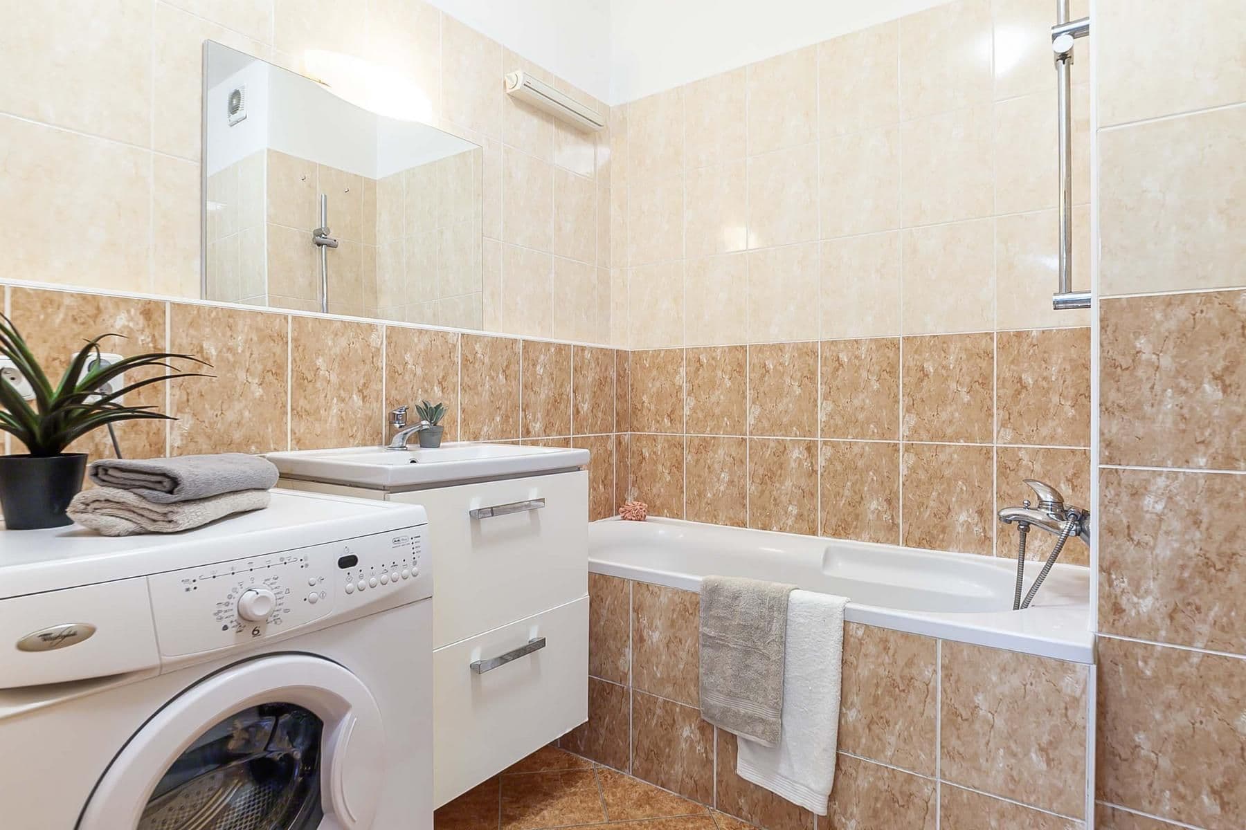 Predaj bytu 2-izbový 42 m², Martinická, Praha, Praha Predaj bytu 2-izbový 42 m², Martinická, Praha, Praha