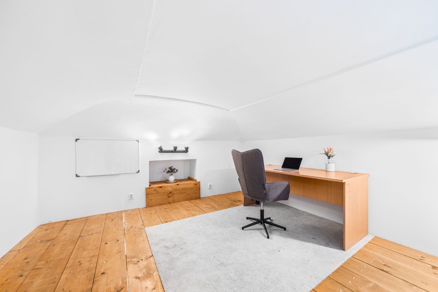 Prenájom bytu 3-izbový 87 m², Bělehradská, Praha, Praha Prenájom bytu 3-izbový 87 m², Bělehradská, Praha, Praha