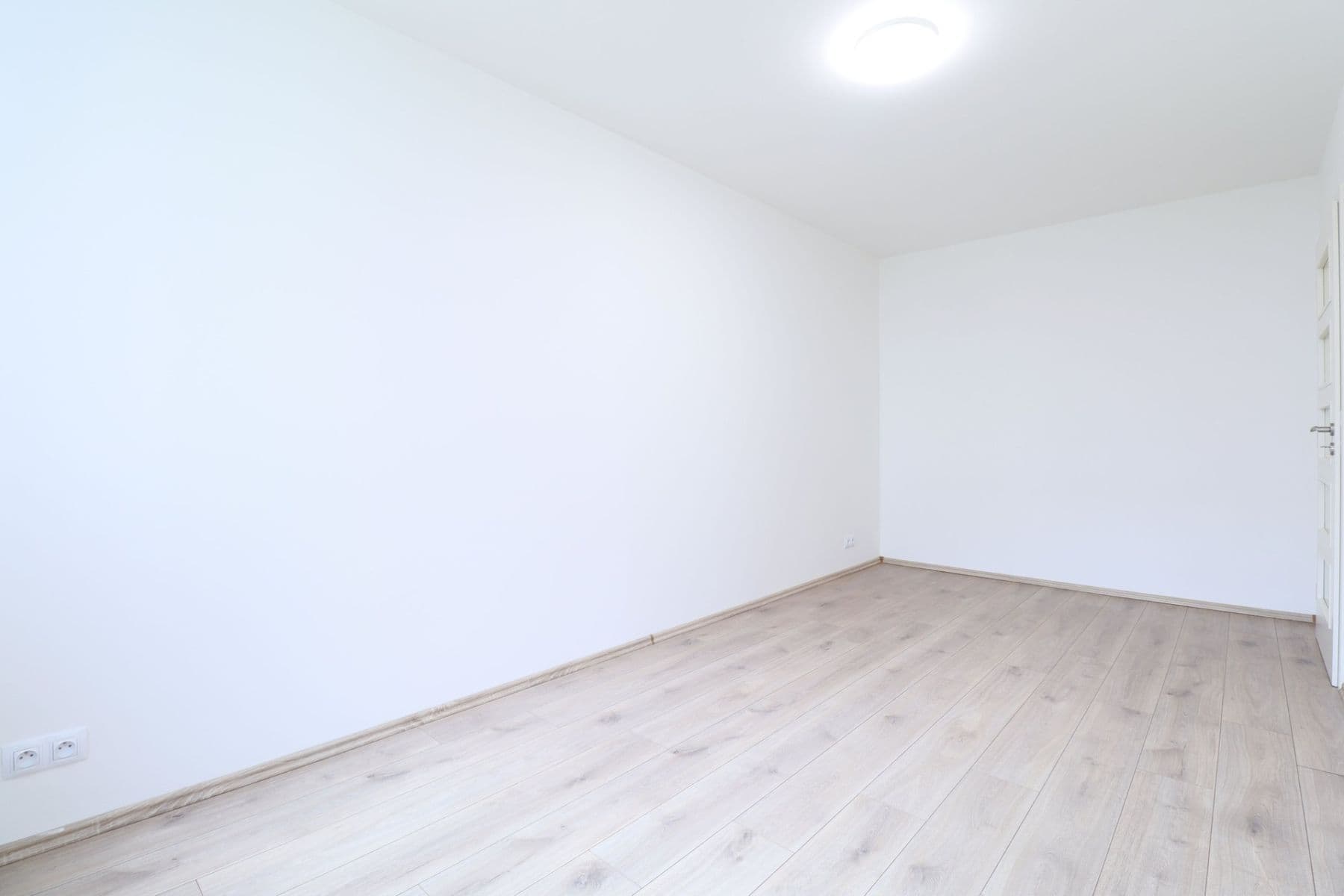 Prenájom bytu 3-izbový 76 m², Ostromečská, Praha, Praha Prenájom bytu 3-izbový 76 m², Ostromečská, Praha, Praha