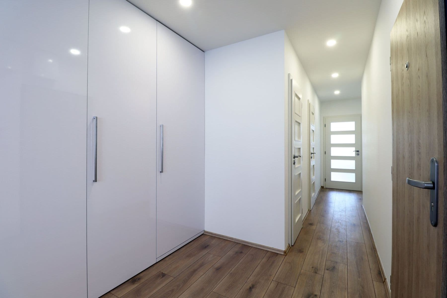 Prenájom bytu 3-izbový 76 m², Ostromečská, Praha, Praha Prenájom bytu 3-izbový 76 m², Ostromečská, Praha, Praha