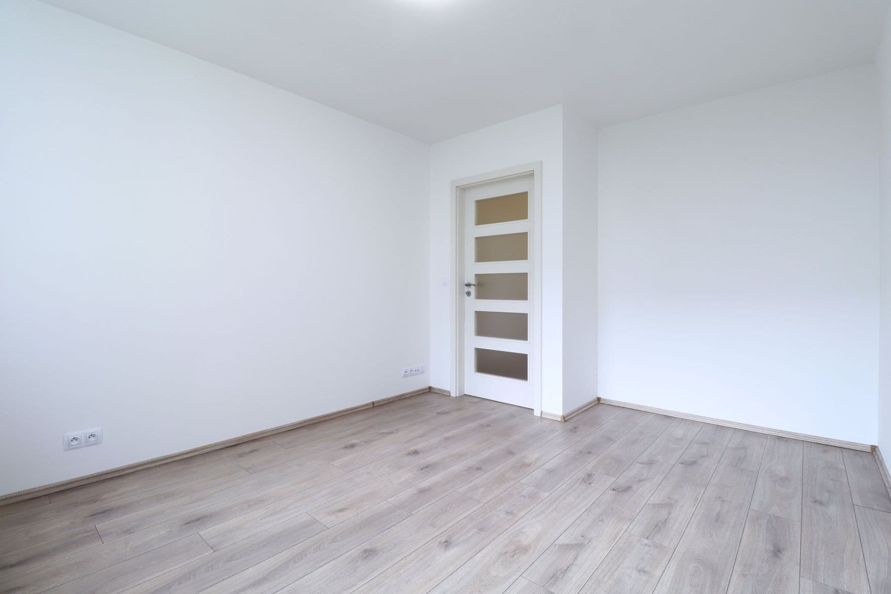 Prenájom bytu 3-izbový 76 m², Ostromečská, Praha, Praha Prenájom bytu 3-izbový 76 m², Ostromečská, Praha, Praha