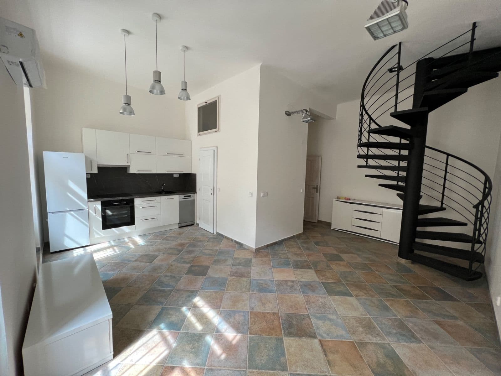 Prenájom bytu 1-izbový 36 m², Heřmanova, Praha, Praha Prenájom bytu 1-izbový 36 m², Heřmanova, Praha, Praha