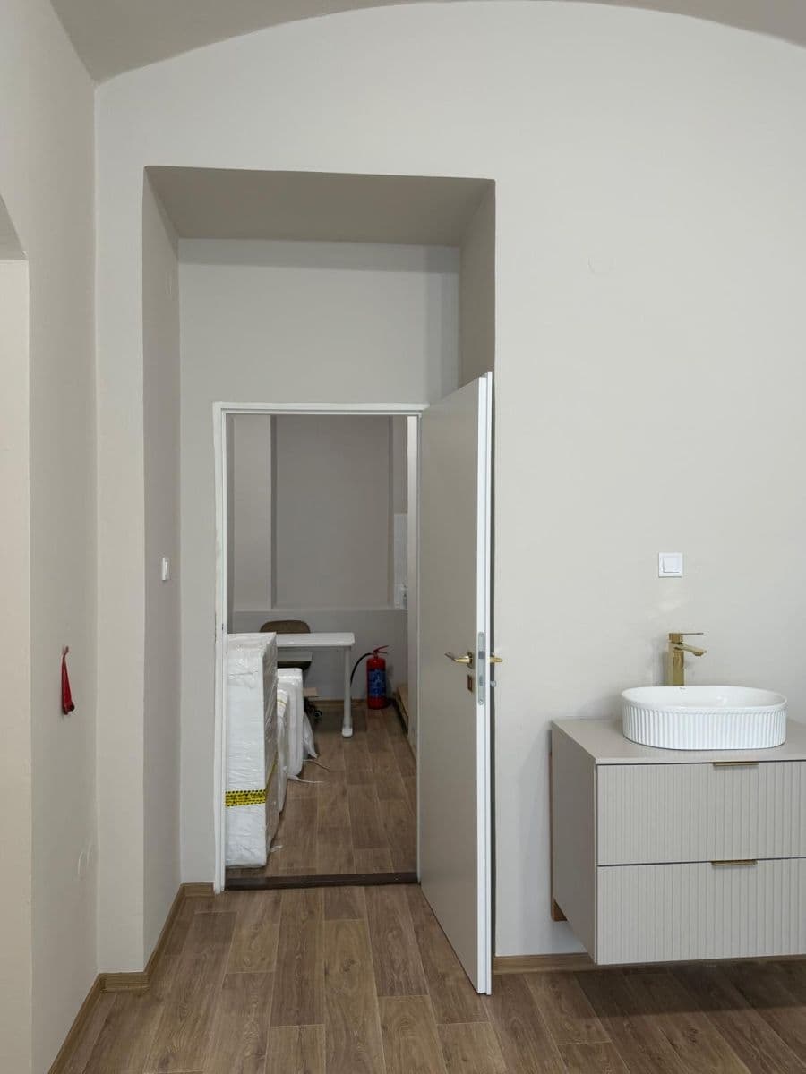 Prenájom nebytového priestoru 54 m², Vozová, Praha, Praha Prenájom nebytového priestoru 54 m², Vozová, Praha, Praha