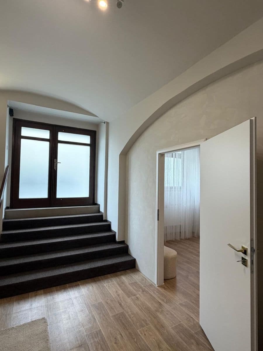Prenájom nebytového priestoru 54 m², Vozová, Praha, Praha Prenájom nebytového priestoru 54 m², Vozová, Praha, Praha