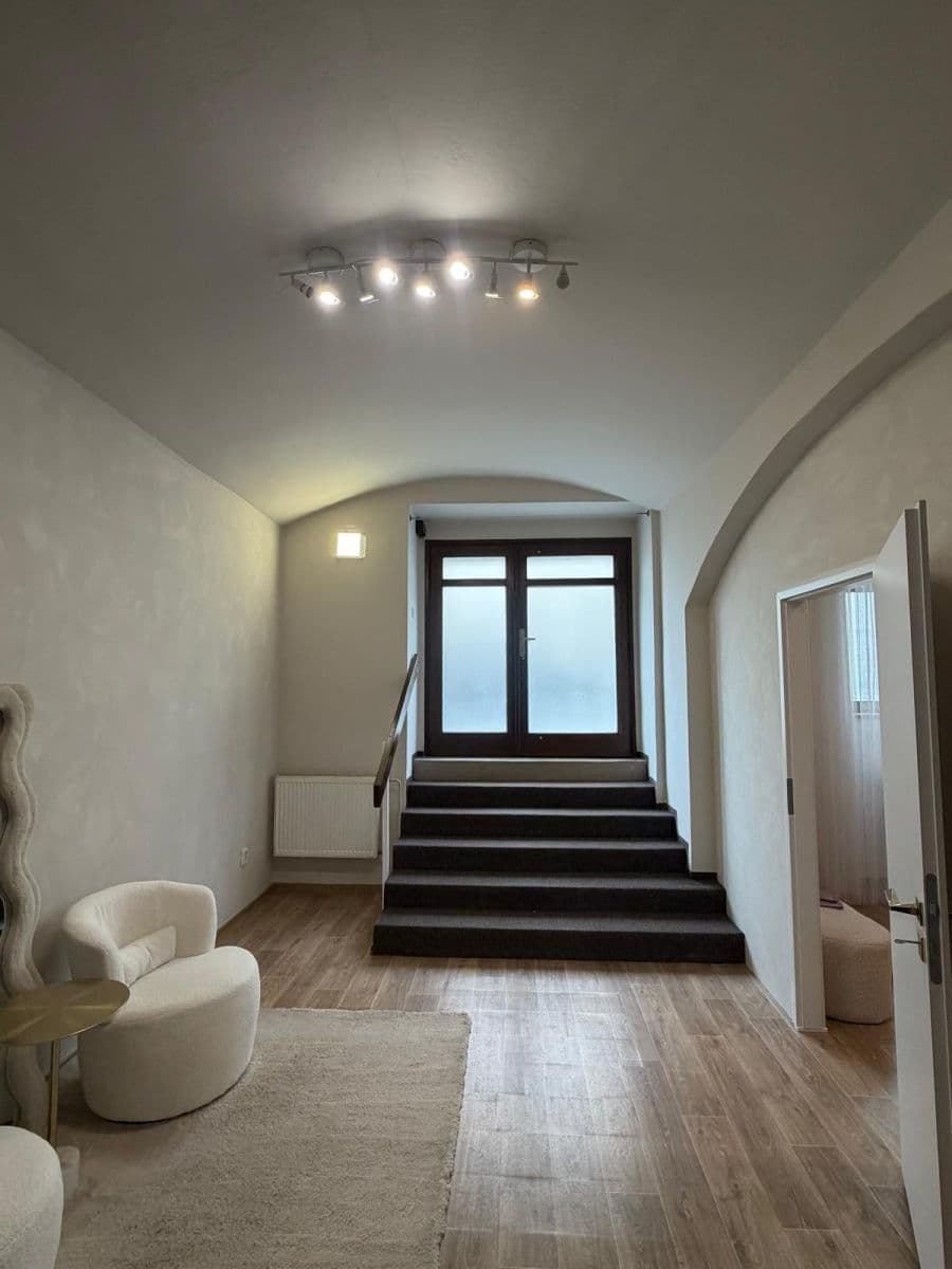 Prenájom nebytového priestoru 54 m², Vozová, Praha, Praha Prenájom nebytového priestoru 54 m², Vozová, Praha, Praha