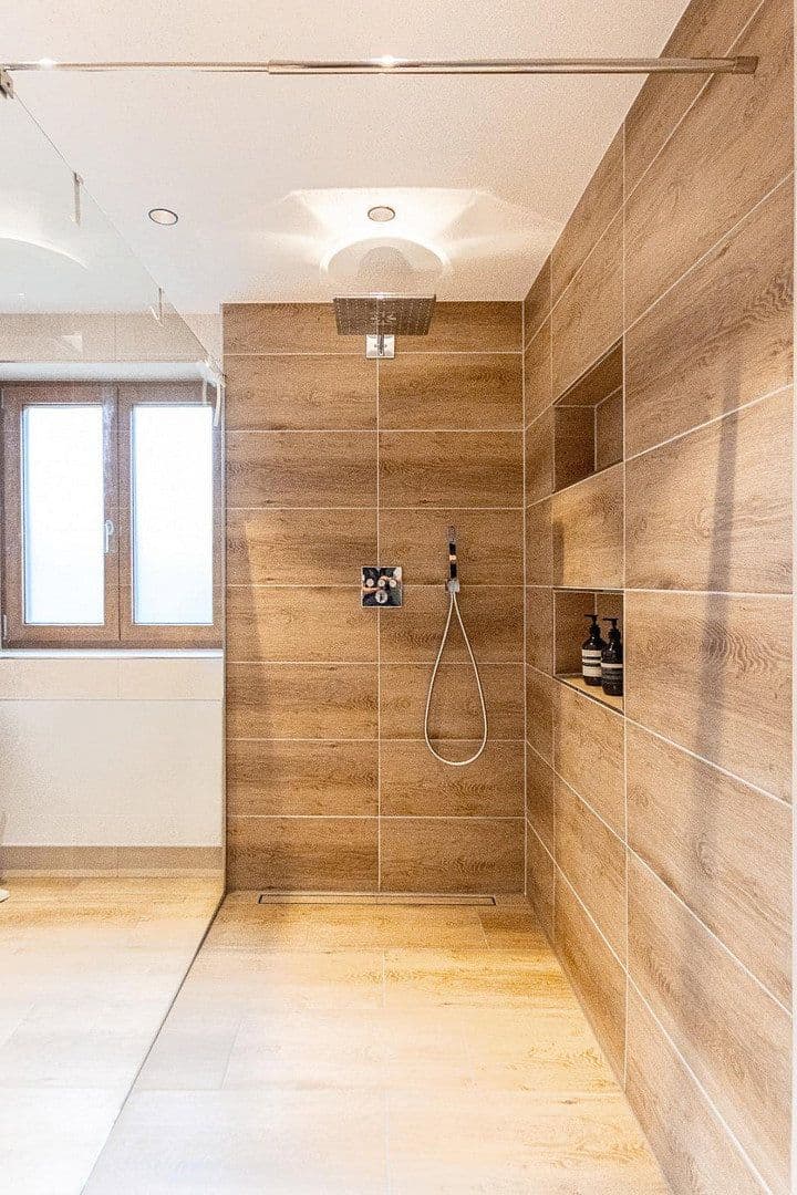 Predaj domu 330 m², pozemek 1.364 m², Berchtesgadener Straße 10, Schneizlreuth OT Weißbach a.d. Alpenstraße, Bavorsko Predaj domu 330 m², pozemek 1.364 m², Berchtesgadener Straße 10, Schneizlreuth OT Weißbach a.d. Alpenstraße, Bavorsko