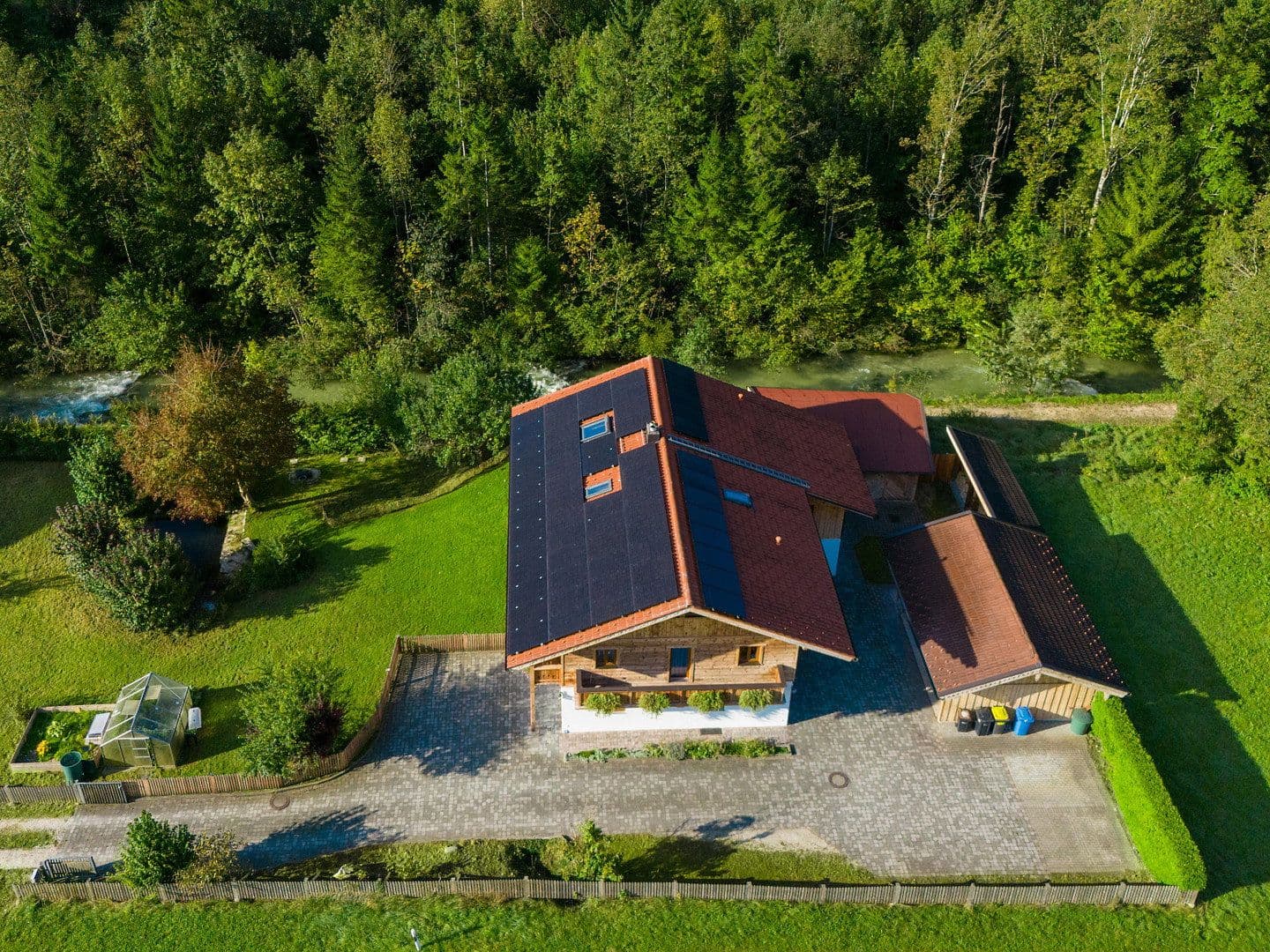 Predaj domu 330 m², pozemek 1.364 m², Berchtesgadener Straße 10, Schneizlreuth OT Weißbach a.d. Alpenstraße, Bavorsko Predaj domu 330 m², pozemek 1.364 m², Berchtesgadener Straße 10, Schneizlreuth OT Weißbach a.d. Alpenstraße, Bavorsko