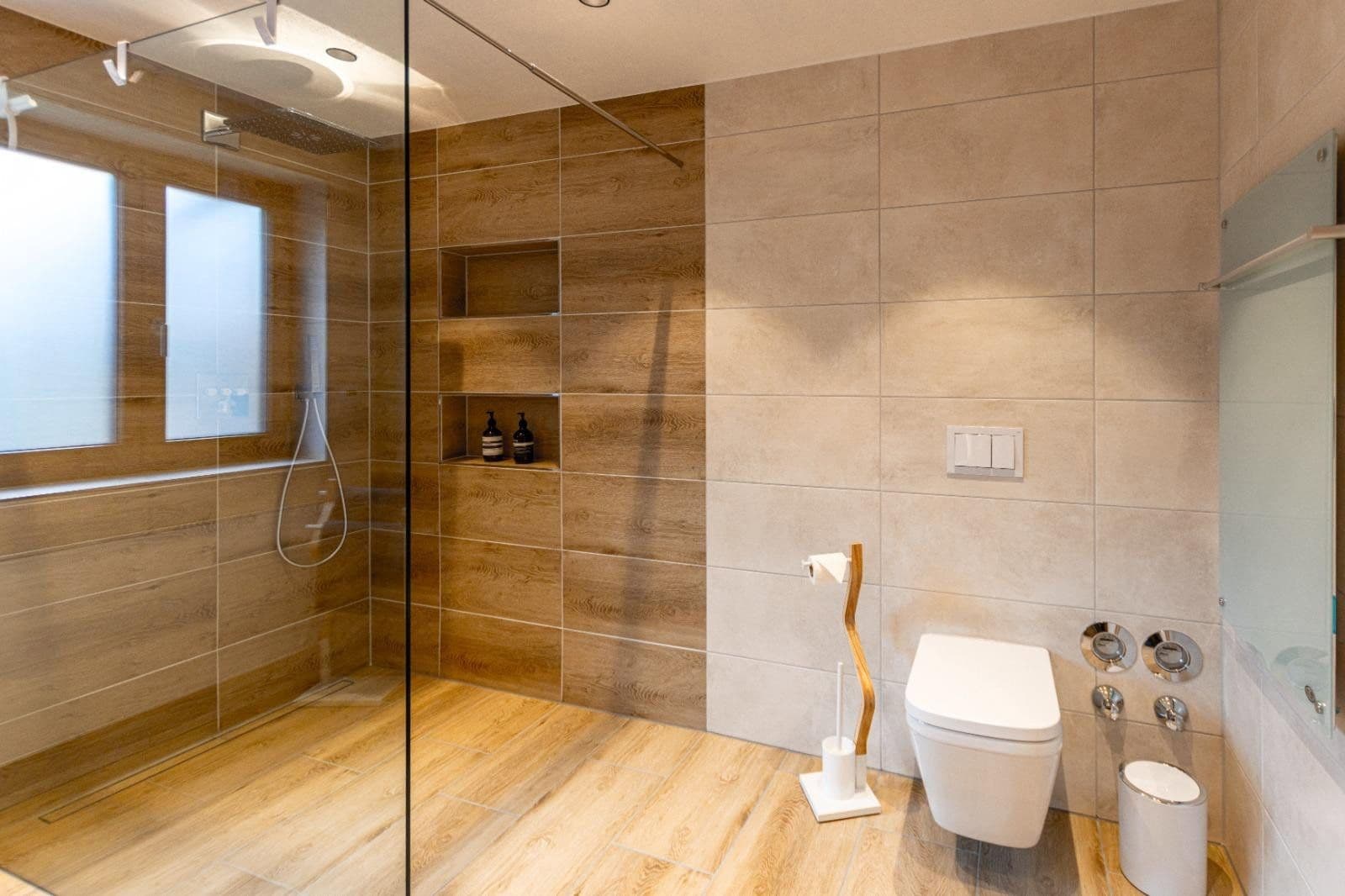 Predaj domu 330 m², pozemek 1.364 m², Berchtesgadener Straße 10, Schneizlreuth OT Weißbach a.d. Alpenstraße, Bavorsko Predaj domu 330 m², pozemek 1.364 m², Berchtesgadener Straße 10, Schneizlreuth OT Weißbach a.d. Alpenstraße, Bavorsko
