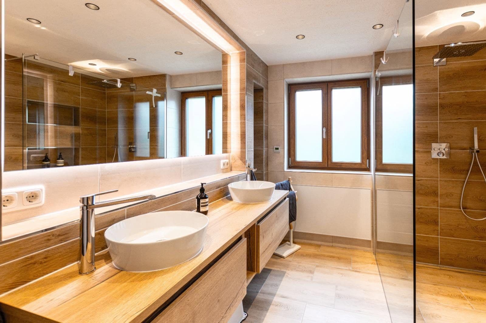 Predaj domu 330 m², pozemek 1.364 m², Berchtesgadener Straße 10, Schneizlreuth OT Weißbach a.d. Alpenstraße, Bavorsko Predaj domu 330 m², pozemek 1.364 m², Berchtesgadener Straße 10, Schneizlreuth OT Weißbach a.d. Alpenstraße, Bavorsko