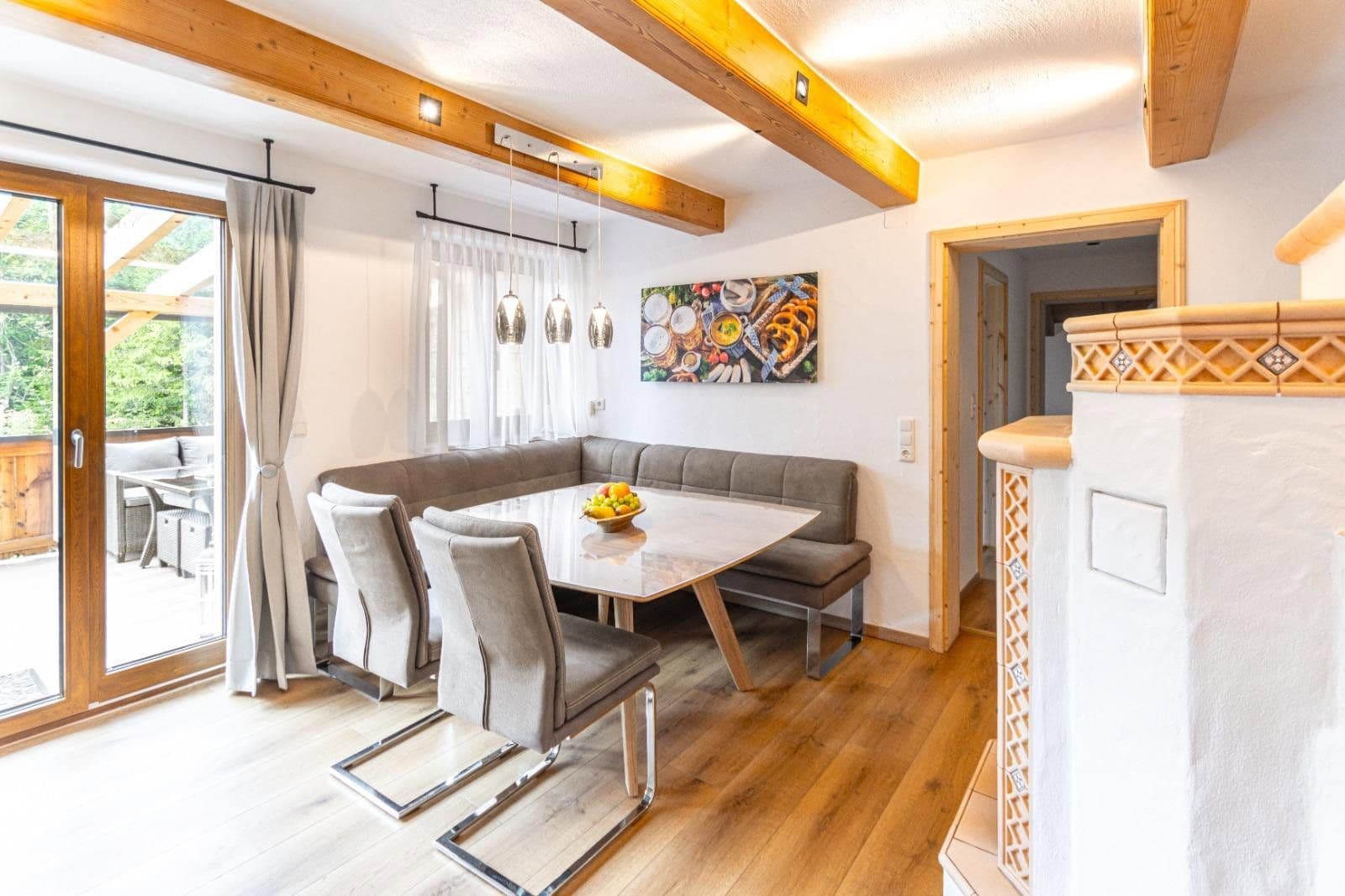 Predaj domu 330 m², pozemek 1.364 m², Berchtesgadener Straße 10, Schneizlreuth OT Weißbach a.d. Alpenstraße, Bavorsko Predaj domu 330 m², pozemek 1.364 m², Berchtesgadener Straße 10, Schneizlreuth OT Weißbach a.d. Alpenstraße, Bavorsko