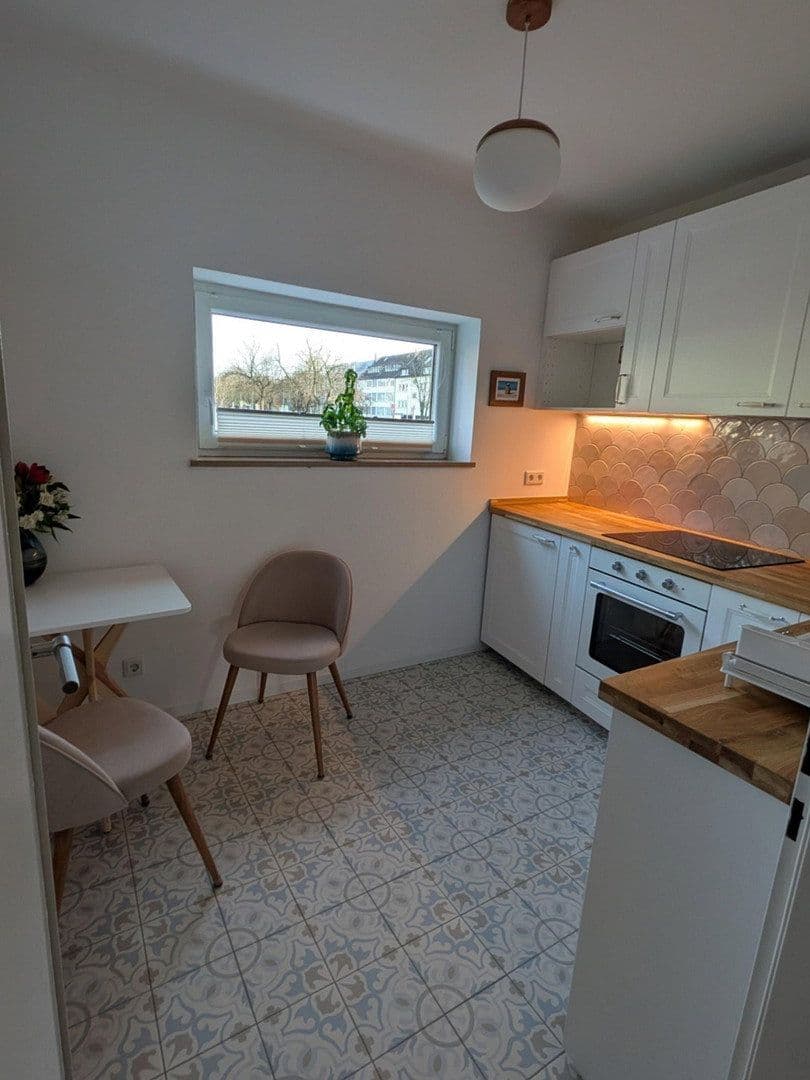 Prenájom bytu 1-izbový 40 m², Fleherstr 183, Düsseldorf, Severné Porýnie - Westfálsko Prenájom bytu 1-izbový 40 m², Fleherstr 183, Düsseldorf, Severné Porýnie - Westfálsko