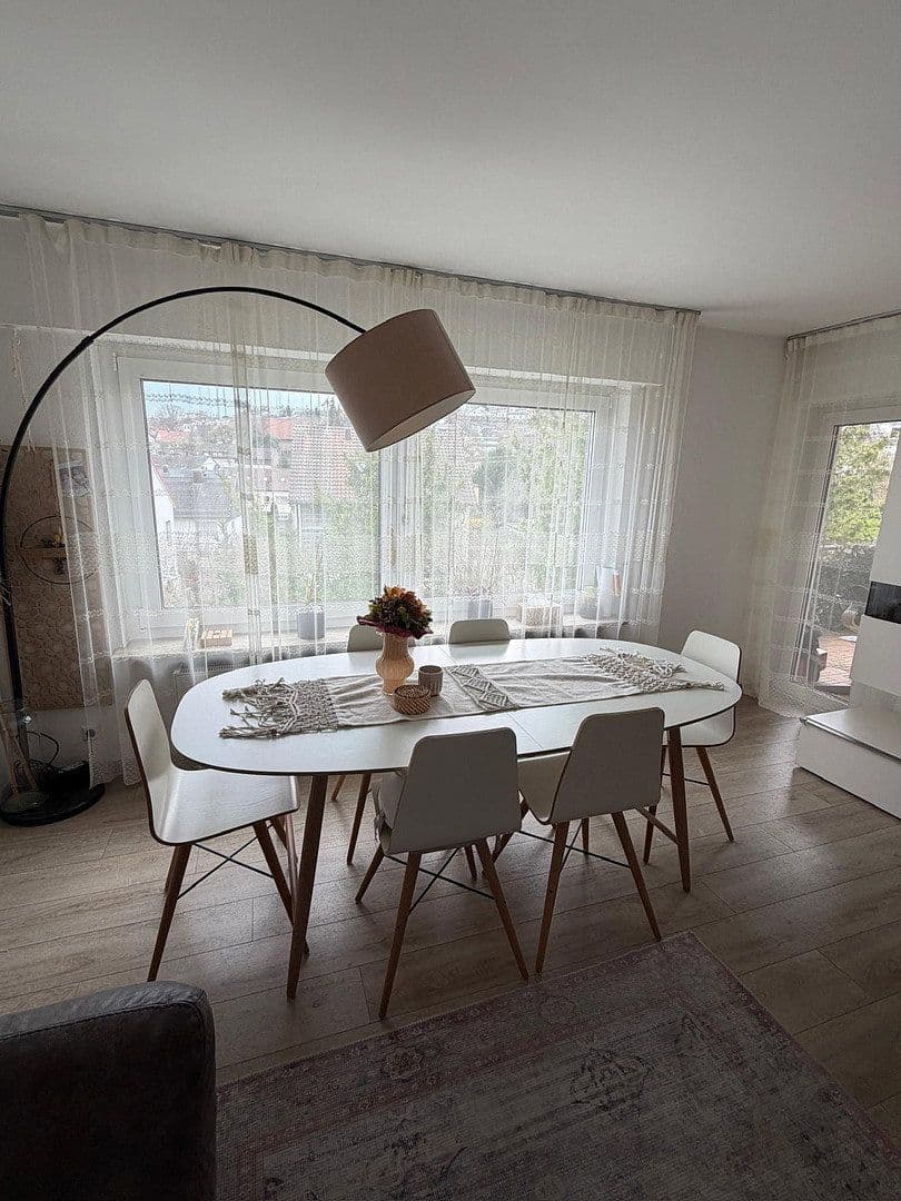 Prenájom bytu 4-izbový 100 m², Leinfelden-Echterdingen, Bádensko-Wurttembersko Prenájom bytu 4-izbový 100 m², Leinfelden-Echterdingen, Bádensko-Wurttembersko