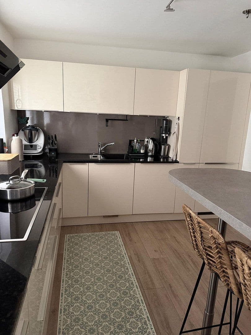 Prenájom bytu 4-izbový 100 m², Leinfelden-Echterdingen, Bádensko-Wurttembersko Prenájom bytu 4-izbový 100 m², Leinfelden-Echterdingen, Bádensko-Wurttembersko