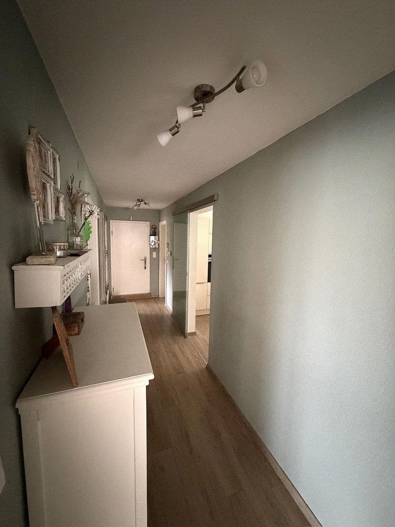 Prenájom bytu 4-izbový 100 m², Leinfelden-Echterdingen, Bádensko-Wurttembersko Prenájom bytu 4-izbový 100 m², Leinfelden-Echterdingen, Bádensko-Wurttembersko