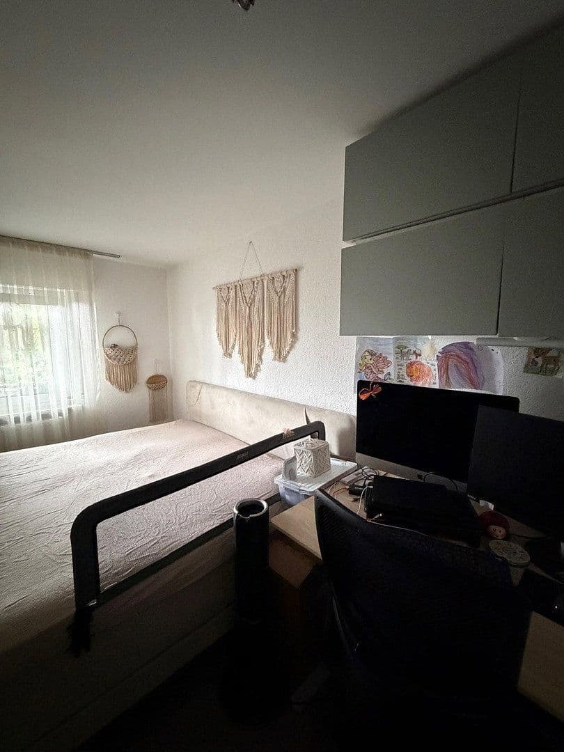 Prenájom bytu 4-izbový 100 m², Leinfelden-Echterdingen, Bádensko-Wurttembersko Prenájom bytu 4-izbový 100 m², Leinfelden-Echterdingen, Bádensko-Wurttembersko