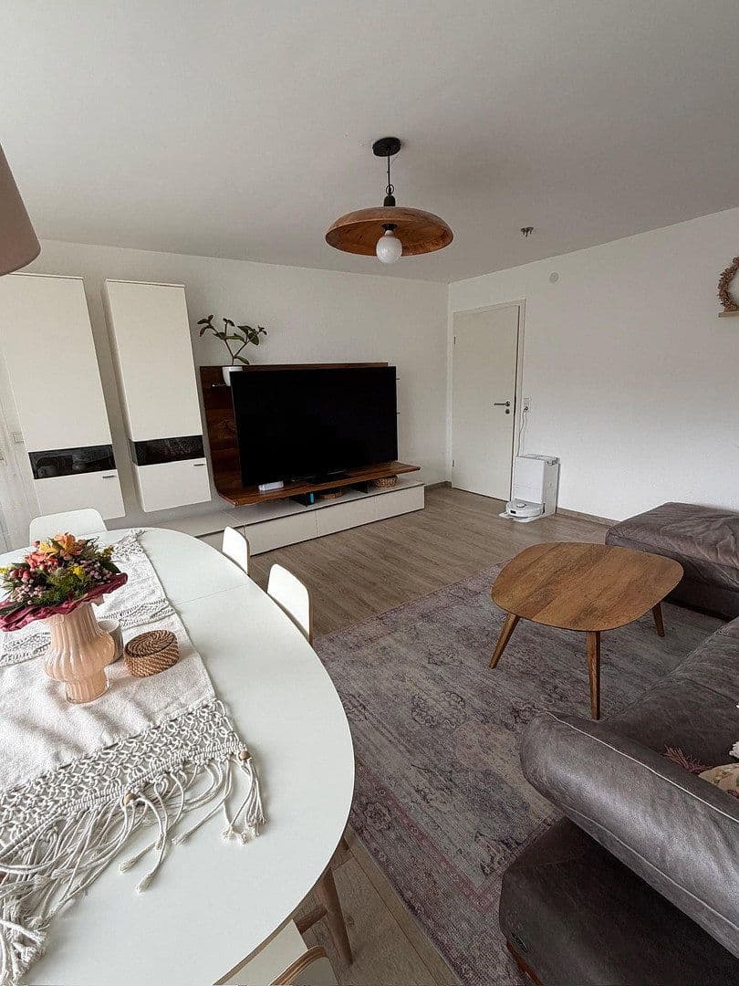 Prenájom bytu 4-izbový 100 m², Leinfelden-Echterdingen, Bádensko-Wurttembersko Prenájom bytu 4-izbový 100 m², Leinfelden-Echterdingen, Bádensko-Wurttembersko
