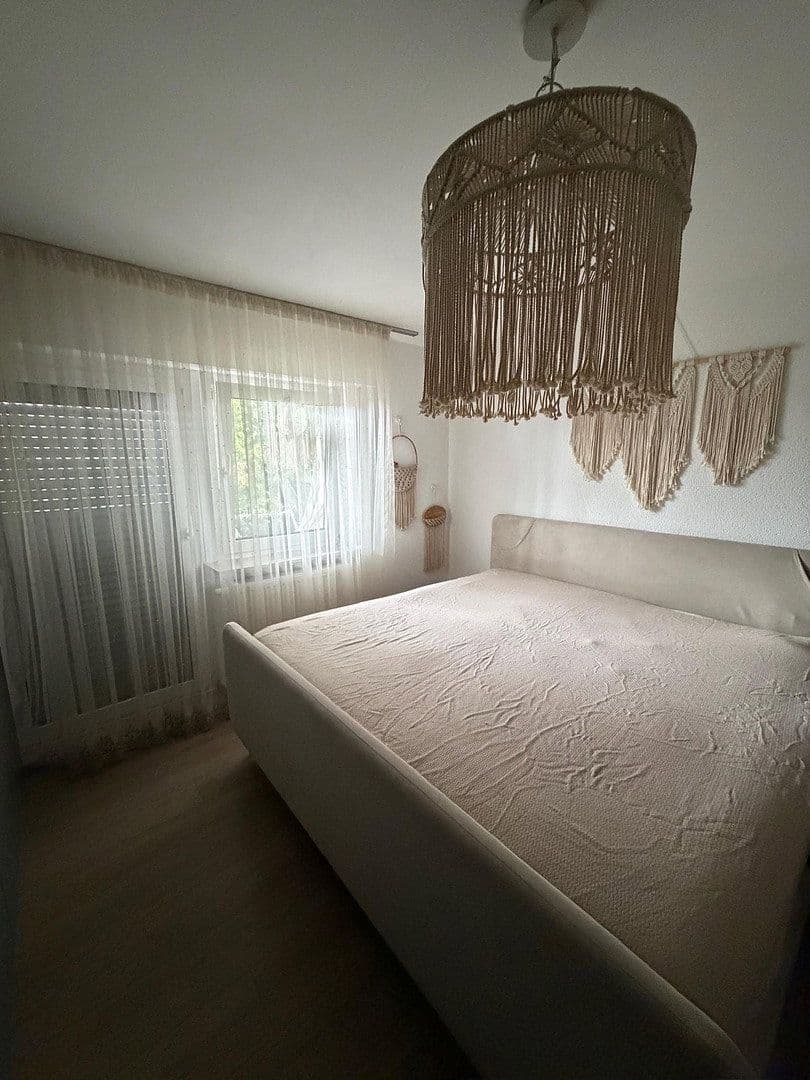 Prenájom bytu 4-izbový 100 m², Leinfelden-Echterdingen, Bádensko-Wurttembersko Prenájom bytu 4-izbový 100 m², Leinfelden-Echterdingen, Bádensko-Wurttembersko