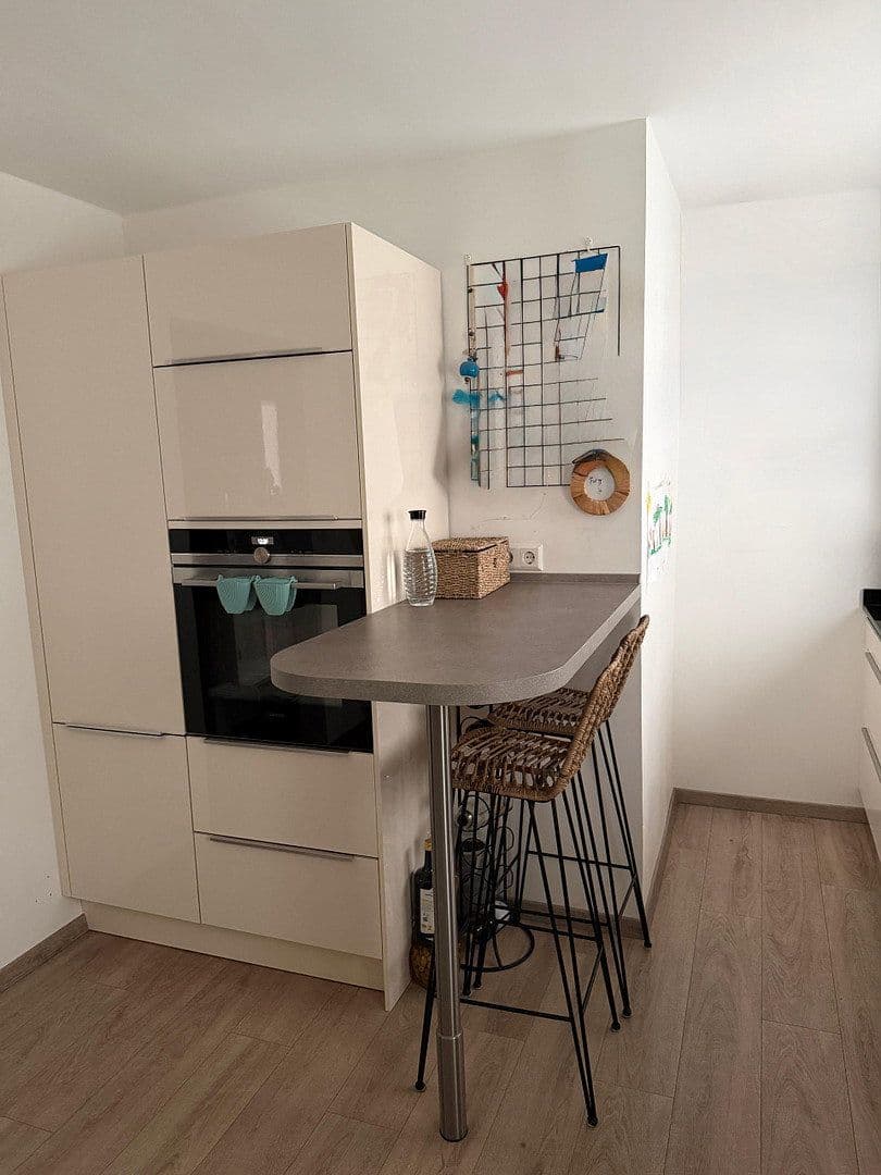 Prenájom bytu 4-izbový 100 m², Leinfelden-Echterdingen, Bádensko-Wurttembersko Prenájom bytu 4-izbový 100 m², Leinfelden-Echterdingen, Bádensko-Wurttembersko