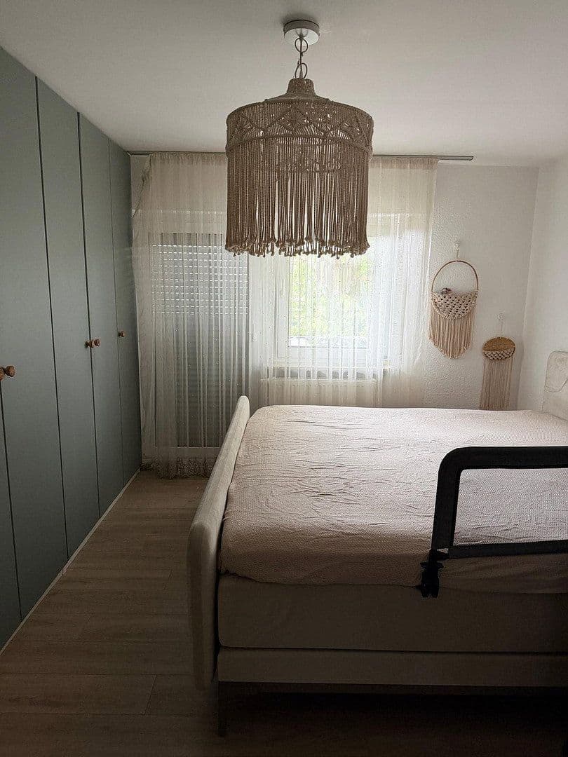 Prenájom bytu 4-izbový 100 m², Leinfelden-Echterdingen, Bádensko-Wurttembersko Prenájom bytu 4-izbový 100 m², Leinfelden-Echterdingen, Bádensko-Wurttembersko