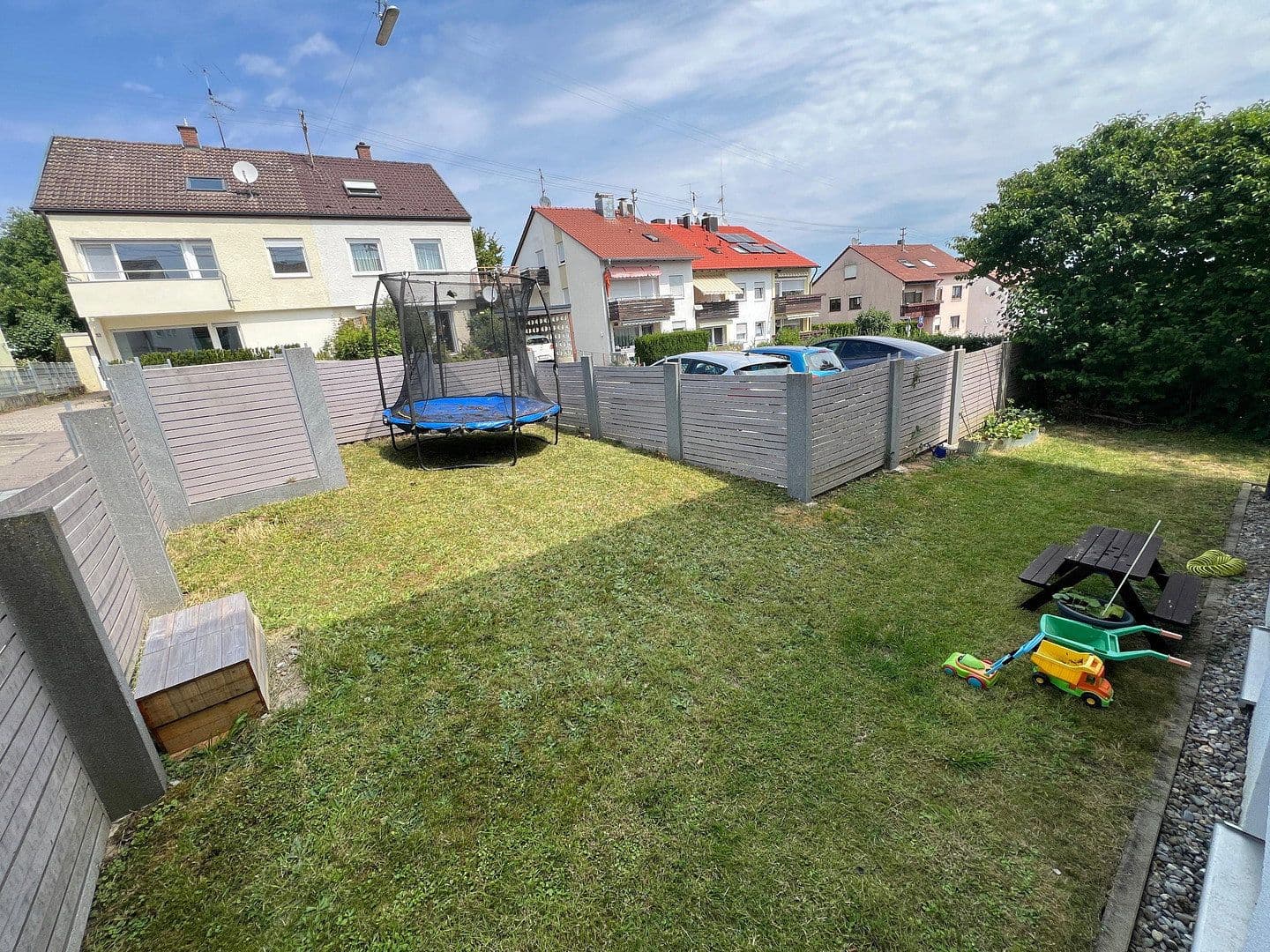 Prenájom bytu 4-izbový 100 m², Leinfelden-Echterdingen, Bádensko-Wurttembersko Prenájom bytu 4-izbový 100 m², Leinfelden-Echterdingen, Bádensko-Wurttembersko